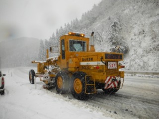 今後も除雪や災害復旧などに随時早急に対応、国道の安全を確保してまいります